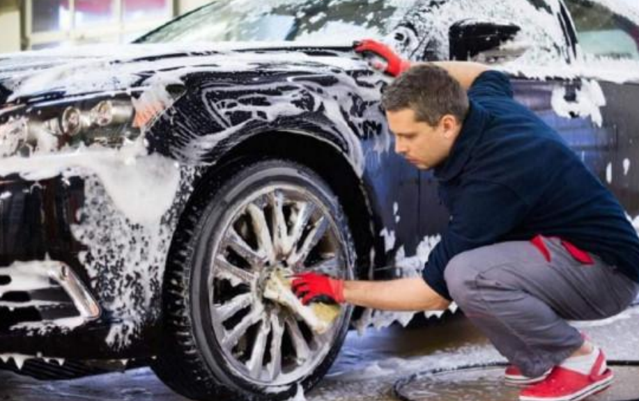 Does sponge car wash damage car paint?